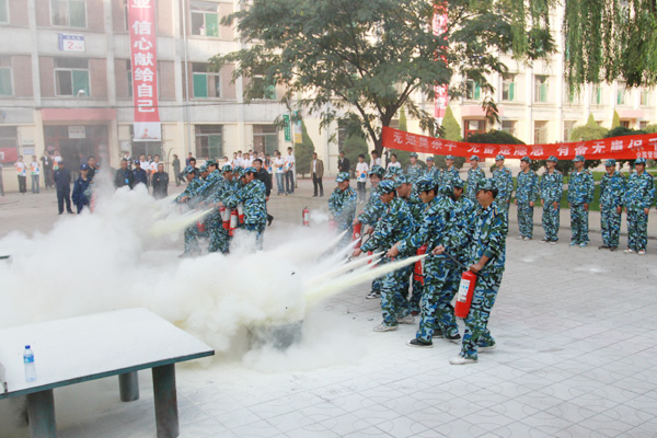 外围买球app十大平台举行新生地震消防综合应急疏散演练