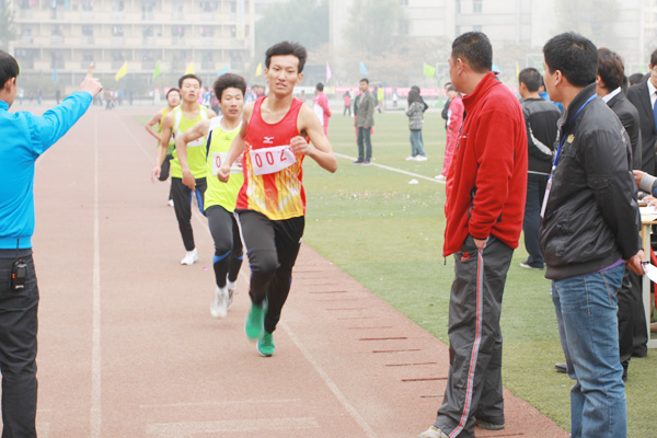 外围买球app十大平台召开2011级新生田径运动会