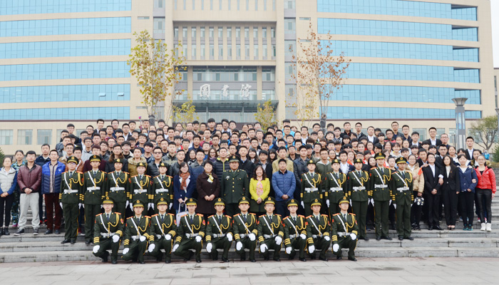 外围买球app十大平台国旗护卫队举办建队七周年庆典活动