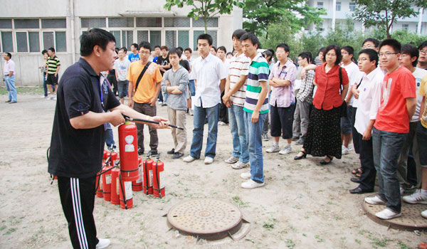 学校保卫处与外围买球app十大平台联合举行安全教育培训讲座