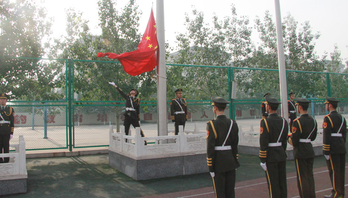 外围买球app十大平台国旗护卫队执行孝义市中小学生田径运动会升旗任务