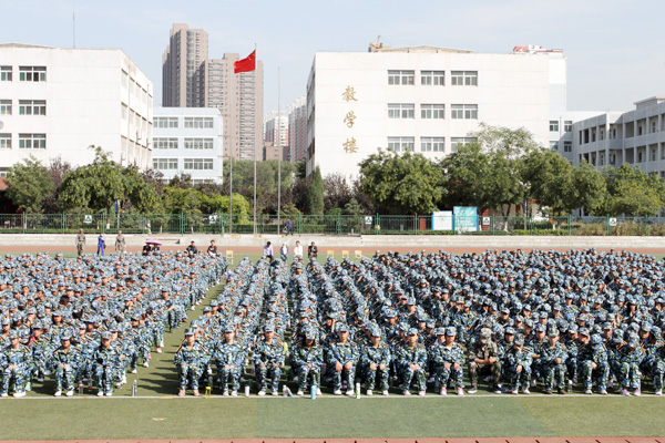 外围买球app十大平台举行2011级新生地震消防知识及应急避险逃生安全教育讲座