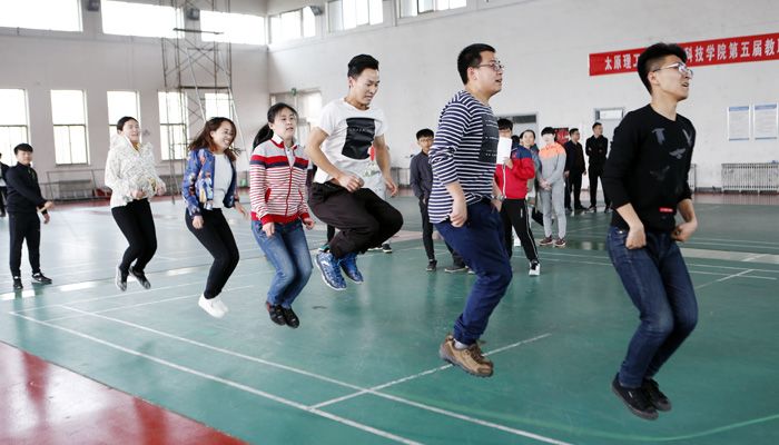 外围买球app十大平台举行第五届教职工趣味运动会