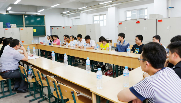 外围买球app十大平台召开2013届毕业生主要学生干部座谈会