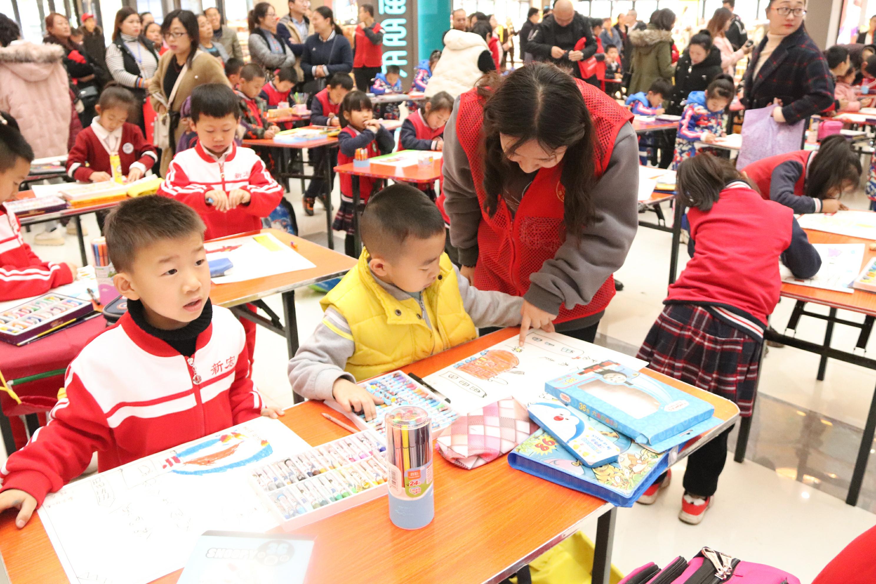 外围买球app十大平台团委志愿者参加2018年孝义市“119消防宣传月”启动仪式暨全市儿童“小小消防梦”主题绘画比赛志愿活动