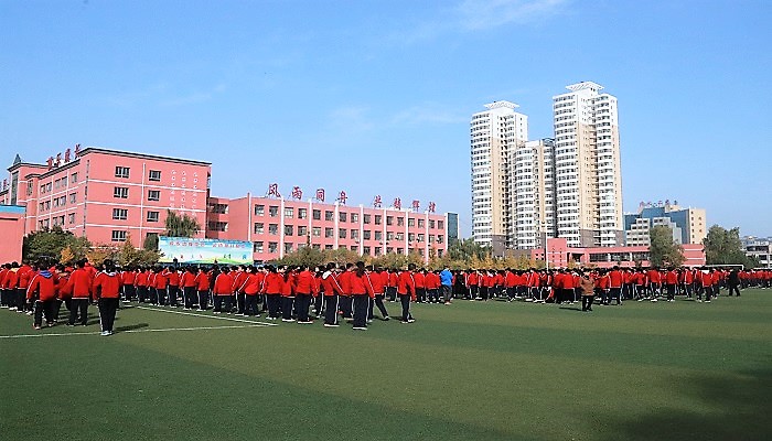 外围买球app十大平台国旗护卫队赴孝义七中执行义务升旗任务