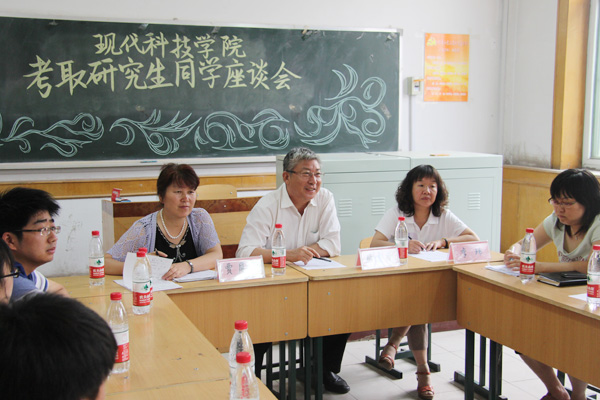 外围买球app十大平台召开2012届考取研究生同学座谈会