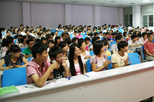 外围买球app十大平台举行2007届优秀毕业学生干部就业考研交流会