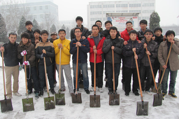 热情融化冰雪，温情充满校园