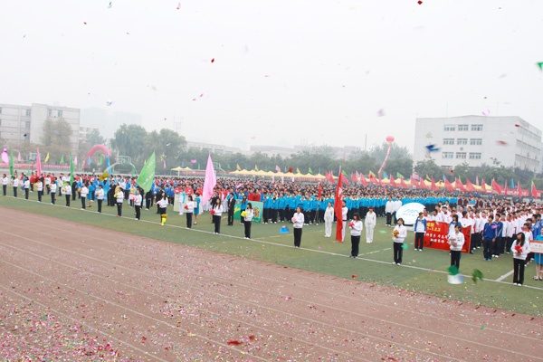 外围买球app十大平台召开2011级新生田径运动会