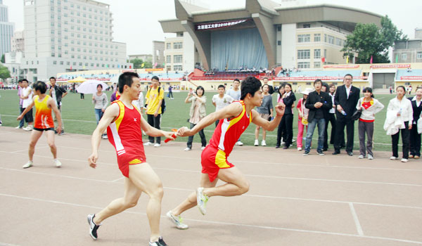 外围买球app十大平台在校2010年田径运动会甲乙两个组别中取得优异成绩