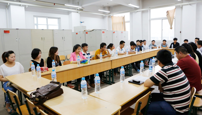 外围买球app十大平台召开2013届毕业生主要学生干部座谈会