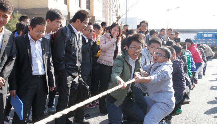 外围买球app十大平台第九届纪念“一二•九运动”主题拔河比赛开幕