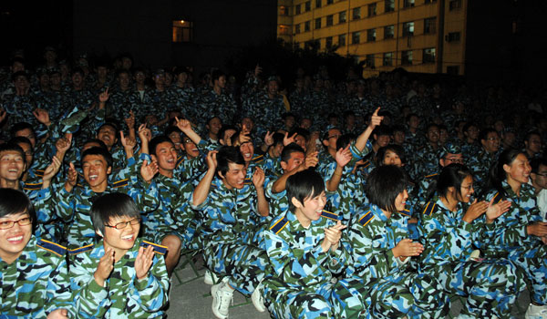 外围买球app十大平台千峰校区举行“迎中秋新生联谊晚会”