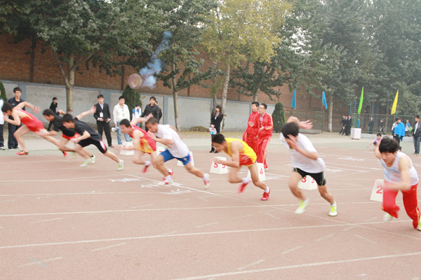 外围买球app十大平台召开2011级新生田径运动会