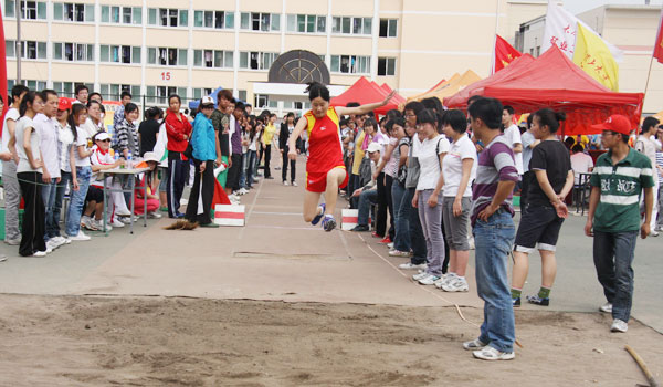 外围买球app十大平台在校2010年田径运动会甲乙两个组别中取得优异成绩