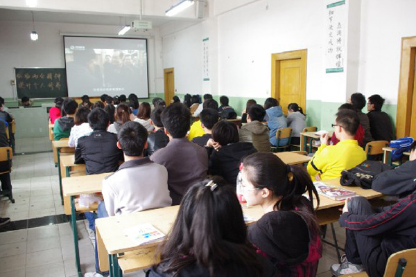 第十学生党支部召开组织生活会