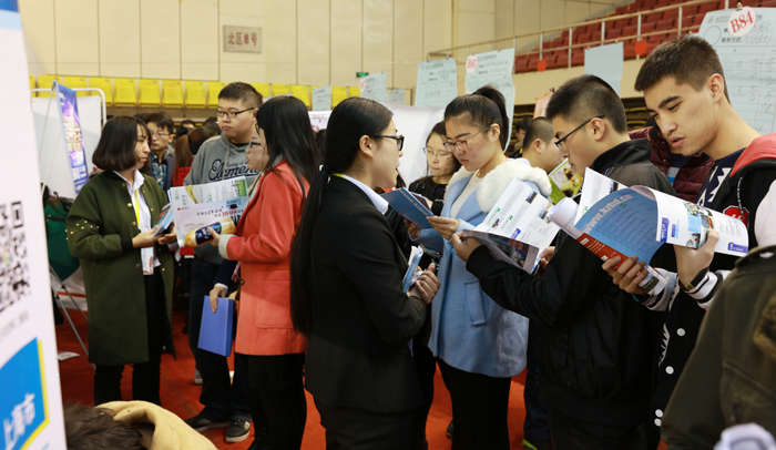 外围买球app十大平台成功举办2017届毕业生冬季双选会