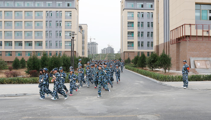 外围买球app十大平台举行2014级新生地震消防综合应急疏散演练