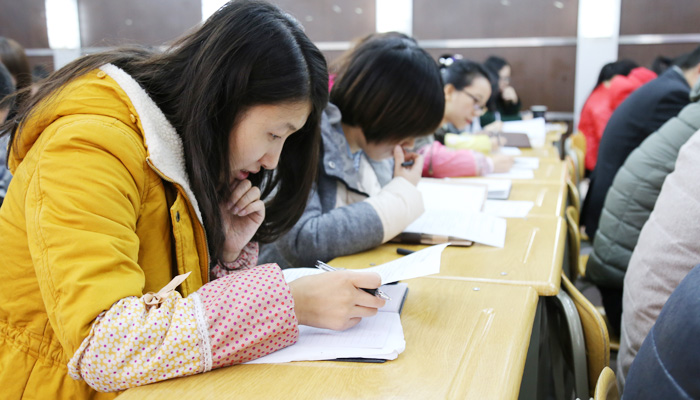 外围买球app十大平台虎峪校区召开学习十八届六中全会精神报告会