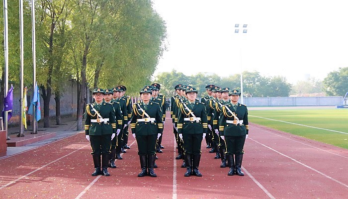 外围买球app十大平台国旗护卫队赴孝义七中执行义务升旗任务