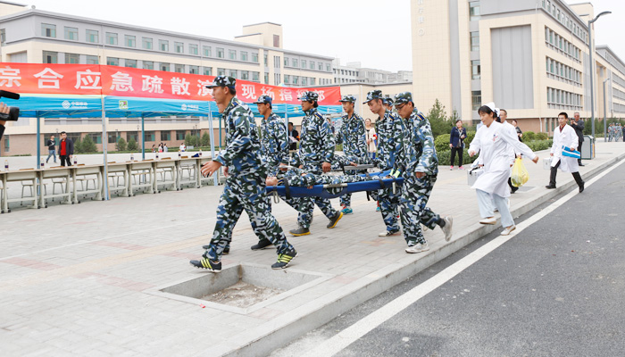 外围买球app十大平台举行2014级新生地震消防综合应急疏散演练