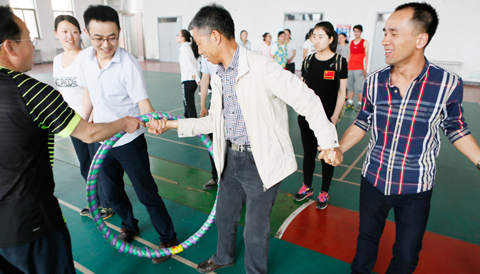 外围买球app十大平台举行第四届教职工趣味运动会